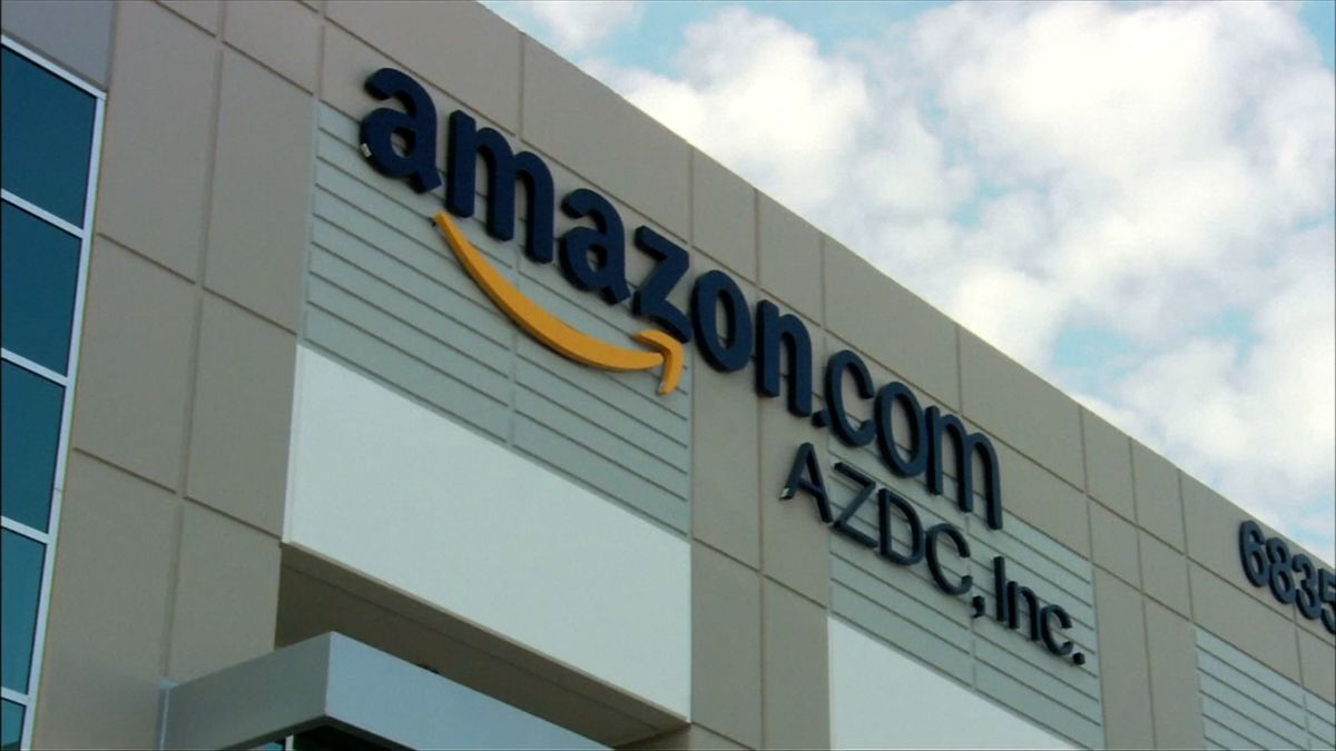 Amazon udělal dlouhý nos na problémy s dopravou, pronajal si soukromé lodě